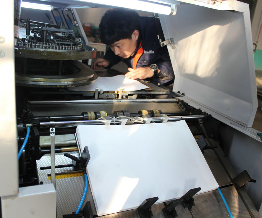 【水文印務(wù)】印務(wù)公司JBB50/5橢圓膠訂機(jī)正式投產(chǎn)啦！