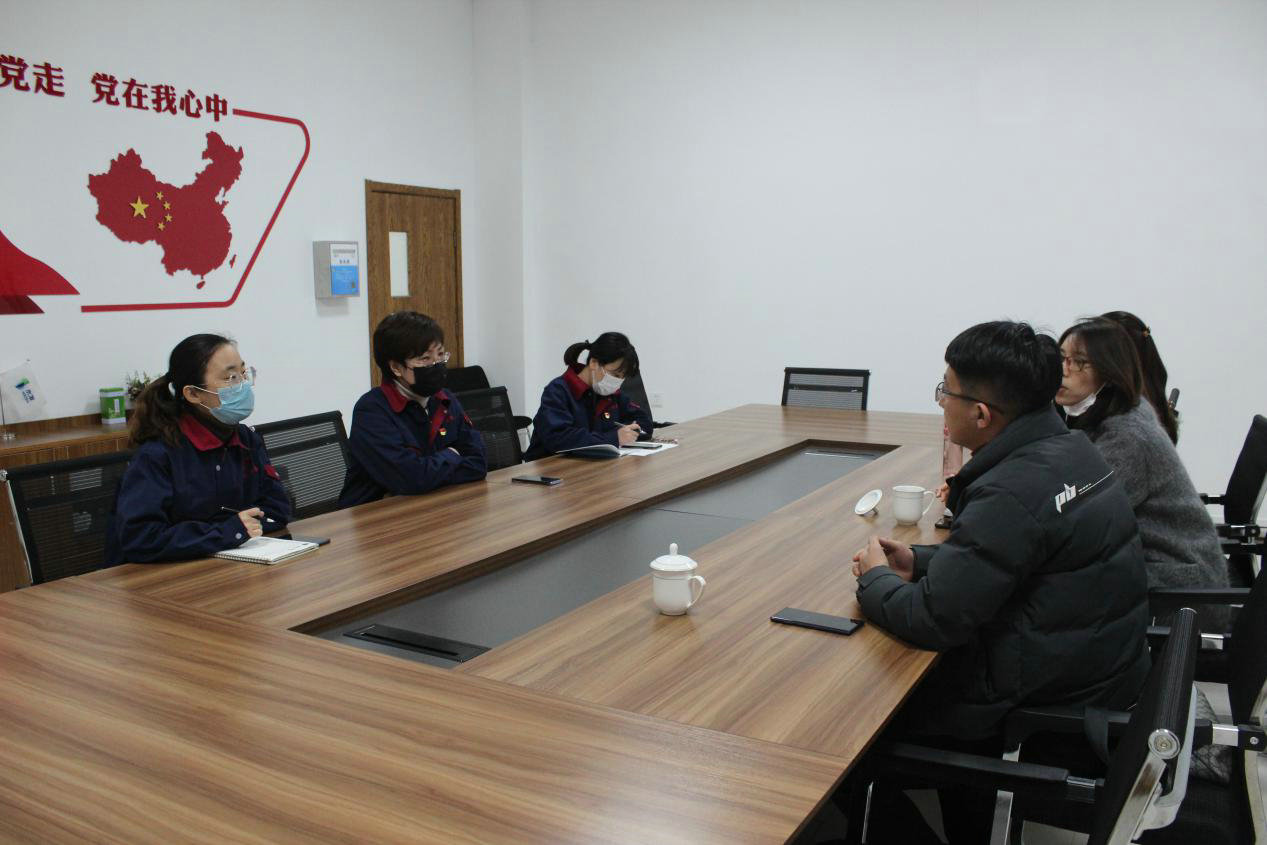 【水文印務(wù)】濰坊市經(jīng)濟開發(fā)區(qū)經(jīng)濟發(fā)展局副局長張媛媛一行蒞臨印務(wù)公司調(diào)研指導(dǎo)工作